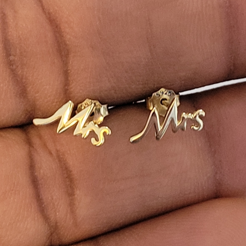 Goldplated 'Mrs' Earrings